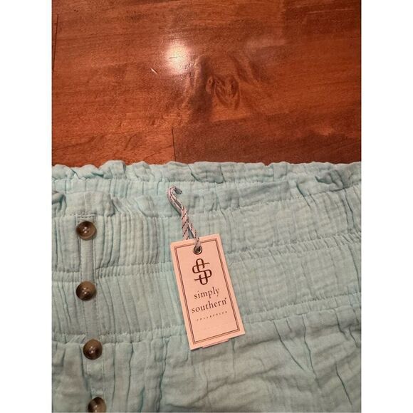 Woman’s simply southern high rise shorts size M/L - Picture 2 of 5